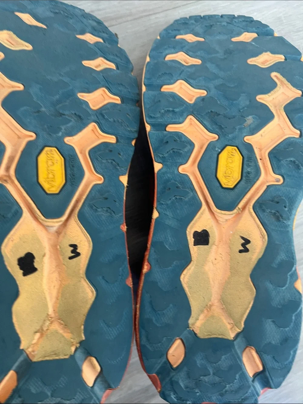 Hoka Speedgoat 5 Women's Trail Running Shoes Size 8.5B Blue Orange running gym